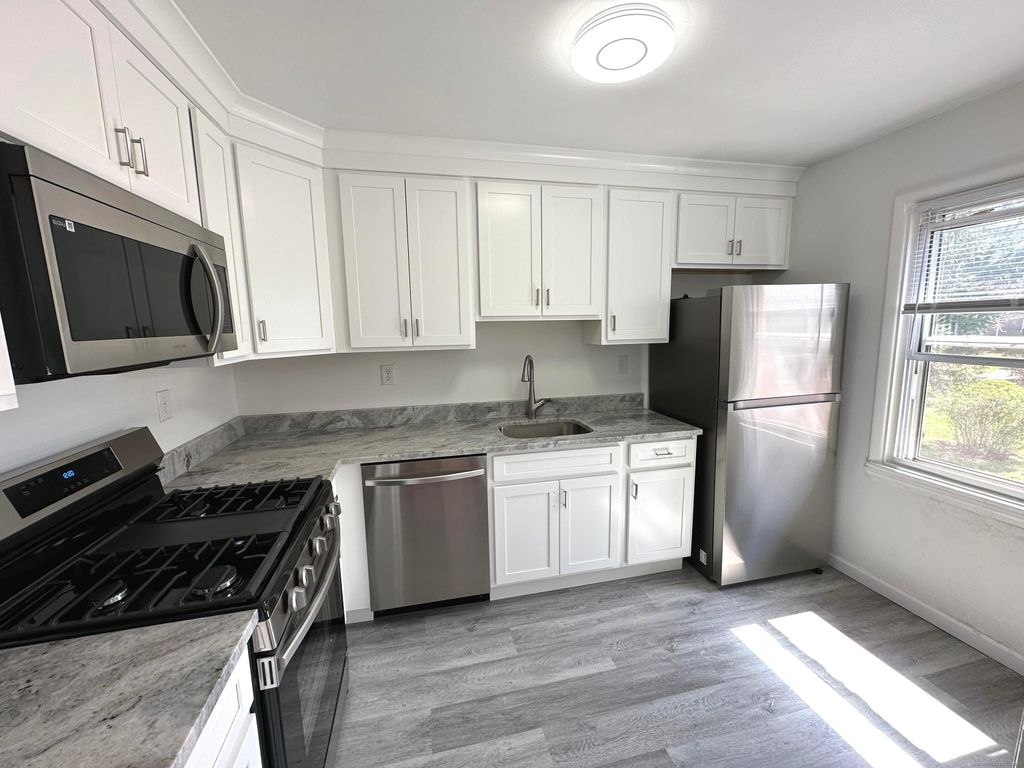 29 Standish Road APT 3, Stamford, CT 06902