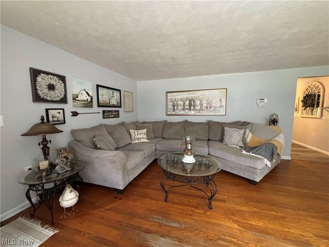 6601 Mapleton Street SE, East Canton, OH 44730