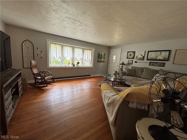 6601 Mapleton Street SE, East Canton, OH 44730