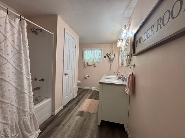 6601 Mapleton Street SE, East Canton, OH 44730