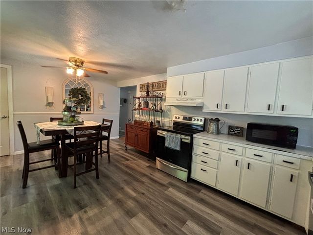 6601 Mapleton Street SE, East Canton, OH 44730