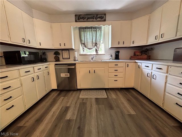 6601 Mapleton Street SE, East Canton, OH 44730