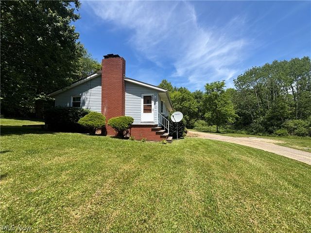 6601 Mapleton Street SE, East Canton, OH 44730