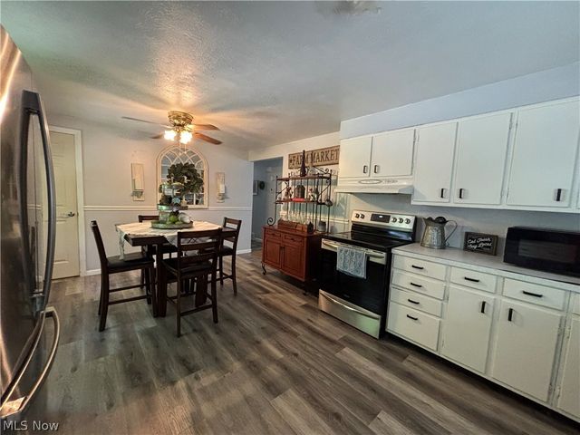 6601 Mapleton Street SE, East Canton, OH 44730