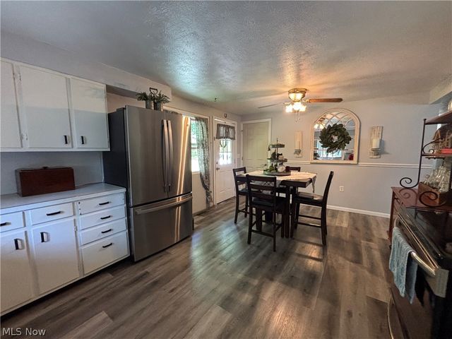 6601 Mapleton Street SE, East Canton, OH 44730
