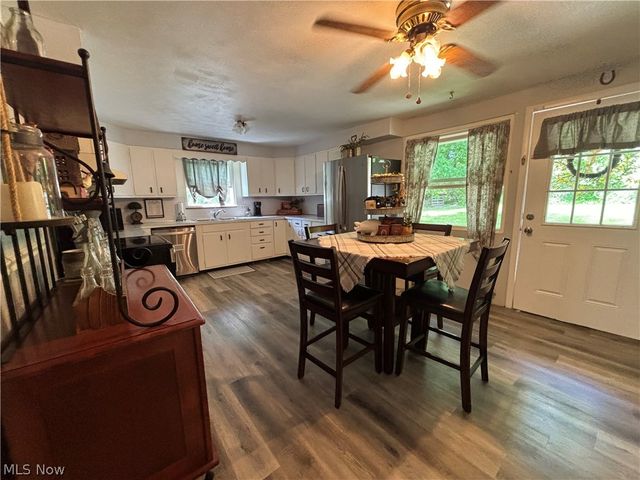 6601 Mapleton Street SE, East Canton, OH 44730