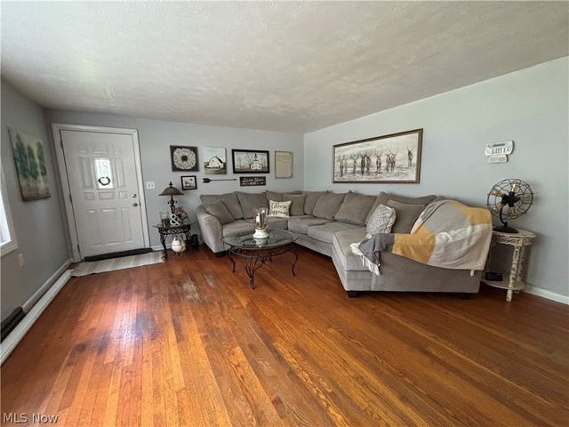 6601 Mapleton Street SE, East Canton, OH 44730