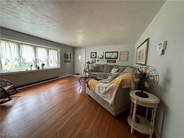 6601 Mapleton Street SE, East Canton, OH 44730