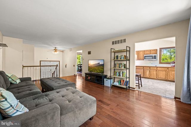 44 HICKORY DR, Churchville, PA 18966