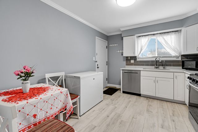 5159 N East River Road 110E, Chicago, IL 60656