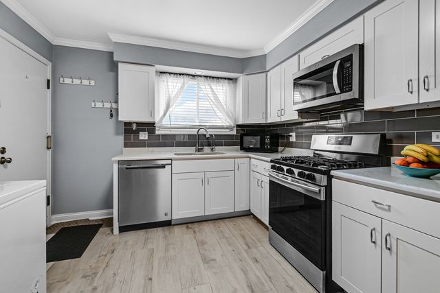 5159 N East River Road 110E, Chicago, IL 60656