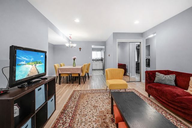 5159 N East River Road 110E, Chicago, IL 60656