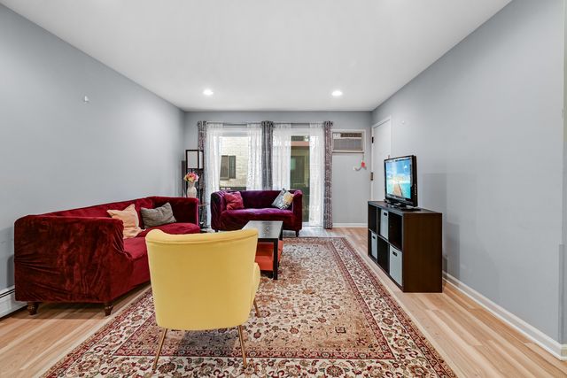 5159 N East River Road 110E, Chicago, IL 60656