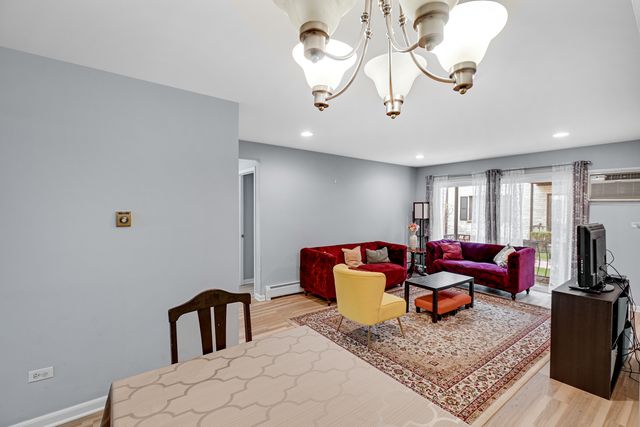 5159 N East River Road 110E, Chicago, IL 60656