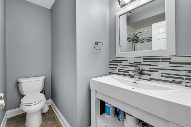 5159 N East River Road 110E, Chicago, IL 60656