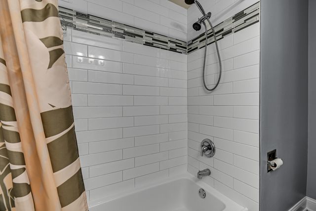 5159 N East River Road 110E, Chicago, IL 60656