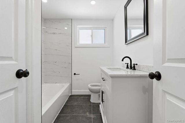 452 Montauk Highway, East Quogue, NY 11942