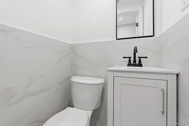 452 Montauk Highway, East Quogue, NY 11942