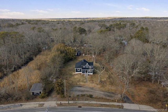 452 Montauk Highway, East Quogue, NY 11942