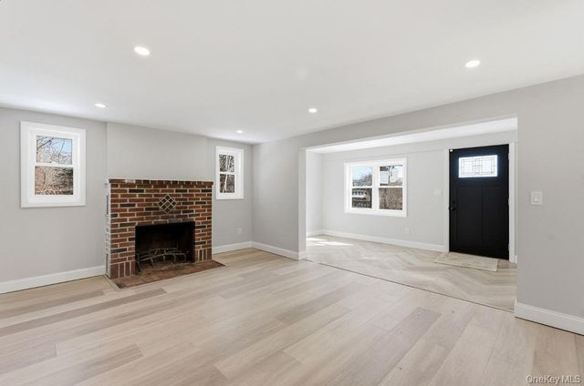 452 Montauk Highway, East Quogue, NY 11942