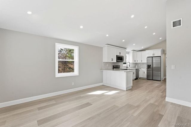 452 Montauk Highway, East Quogue, NY 11942