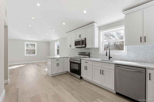 452 Montauk Highway, East Quogue, NY 11942