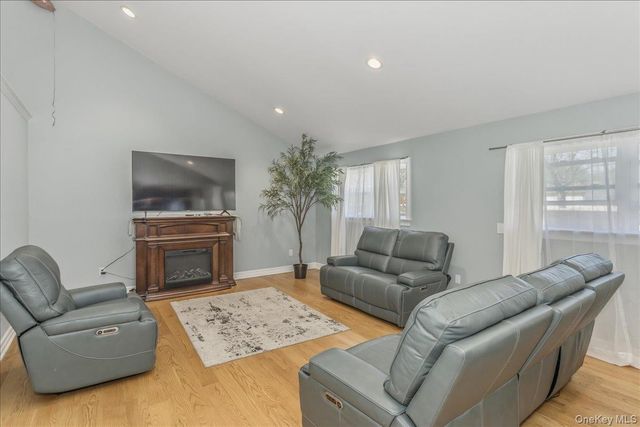 949 Union Street, Bohemia, NY 11716