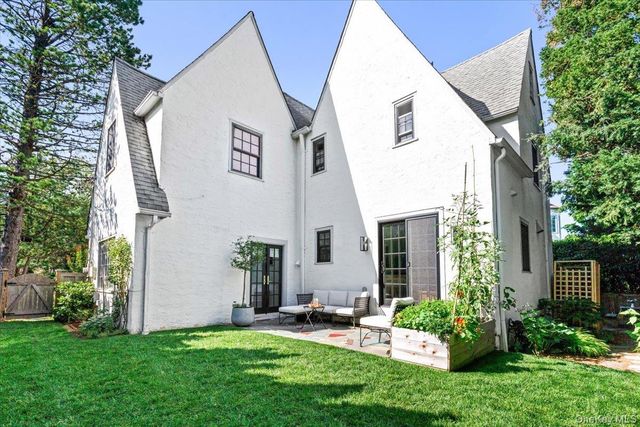 33 Maple Hill Drive, Larchmont, NY 10538