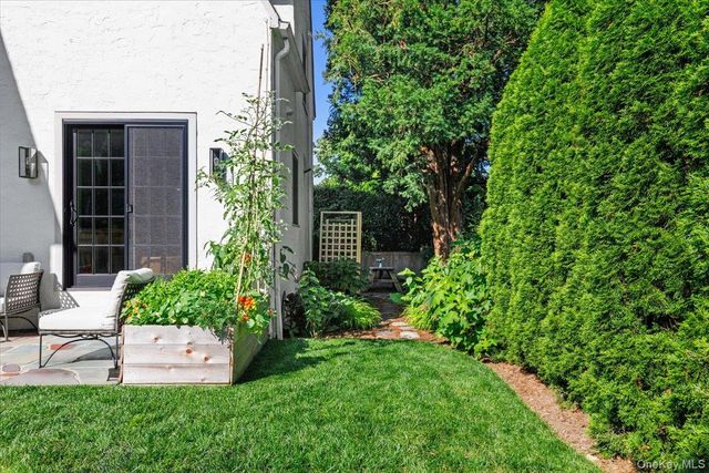 33 Maple Hill Drive, Larchmont, NY 10538