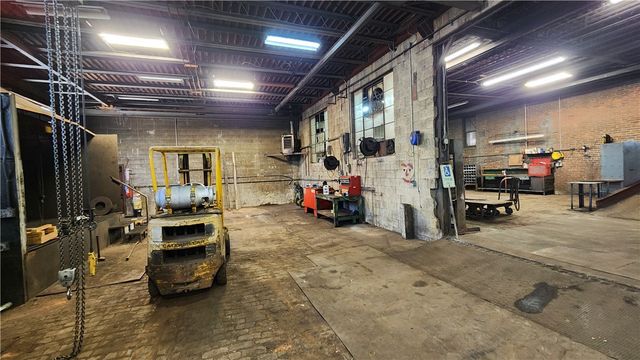 2121 5th Ave, Mckeesport, PA 15132