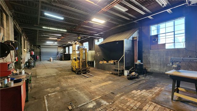 2121 5th Ave, Mckeesport, PA 15132