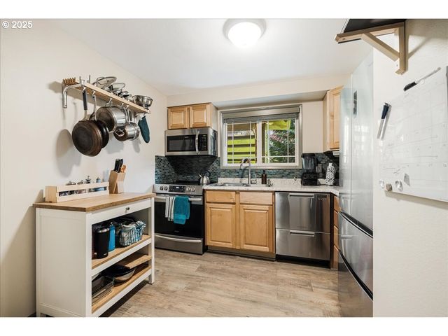 29700 Sw COURTSIDE Dr 43, Wilsonville, OR 97070