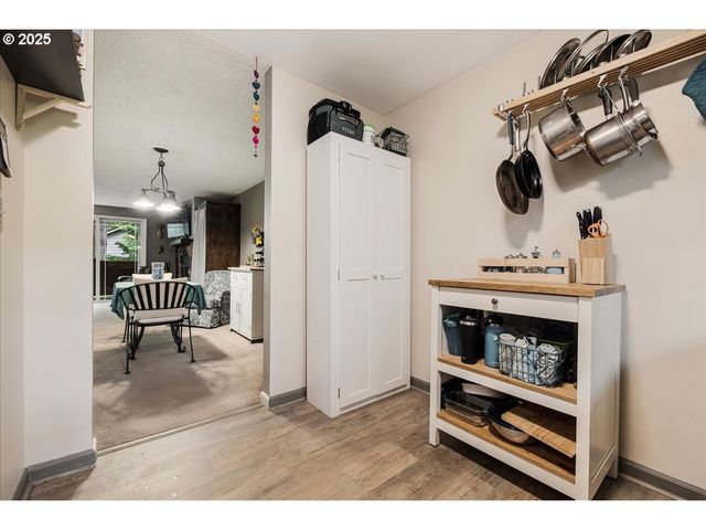 29700 Sw COURTSIDE Dr 43, Wilsonville, OR 97070