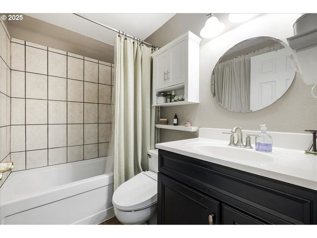 29700 Sw COURTSIDE Dr 43, Wilsonville, OR 97070