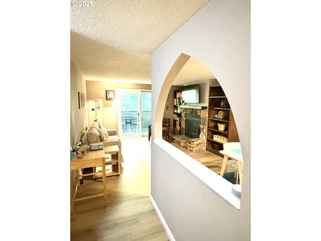 29700 Sw COURTSIDE Dr 43, Wilsonville, OR 97070