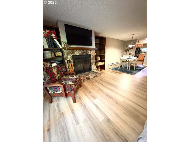 29700 Sw COURTSIDE Dr 43, Wilsonville, OR 97070