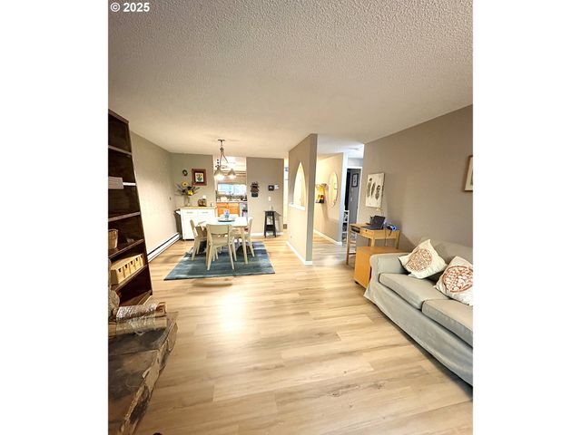 29700 Sw COURTSIDE Dr 43, Wilsonville, OR 97070