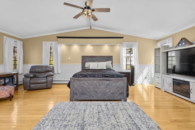 52 Morse St, Foxboro, MA 02035