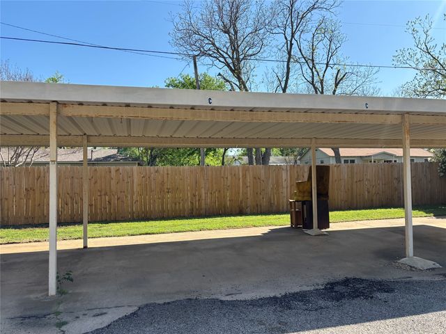 109 Wildwood Court C, Grapevine, TX 76051