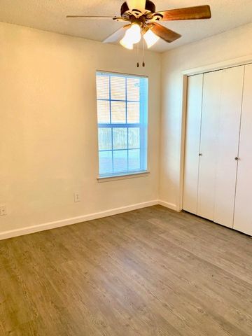 109 Wildwood Court C, Grapevine, TX 76051