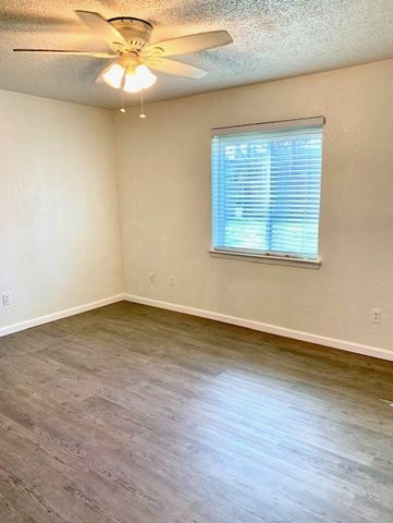 109 Wildwood Court C, Grapevine, TX 76051