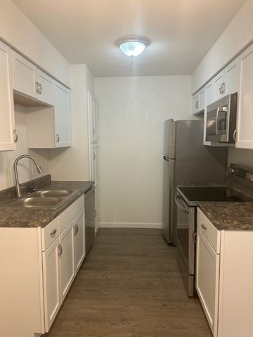 109 Wildwood Court C, Grapevine, TX 76051