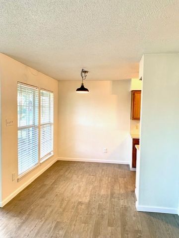 109 Wildwood Court C, Grapevine, TX 76051