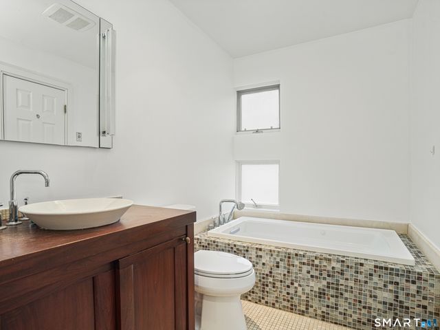 453 East Putnam Avenue 4B, Greenwich, CT 06807