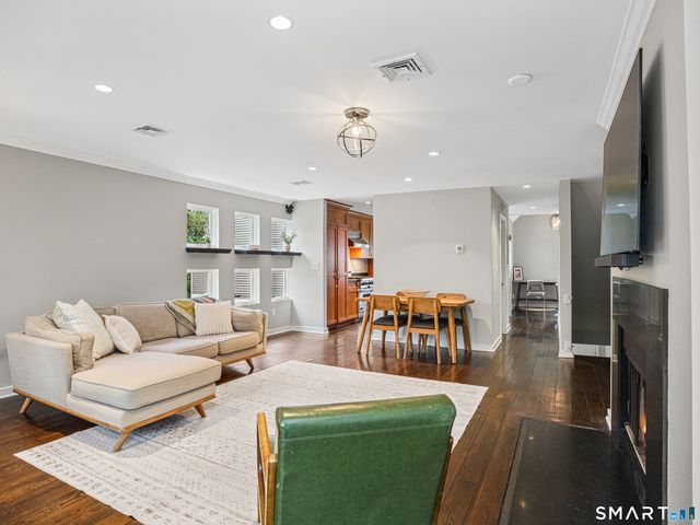 453 East Putnam Avenue 4B, Greenwich, CT 06807