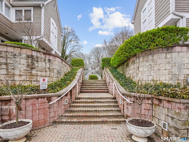 453 East Putnam Avenue 4B, Greenwich, CT 06807