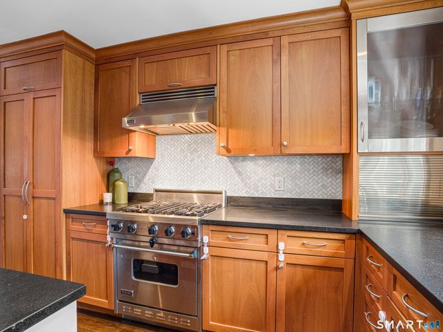 453 East Putnam Avenue 4B, Greenwich, CT 06807