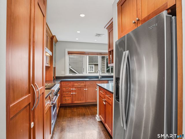 453 East Putnam Avenue 4B, Greenwich, CT 06807