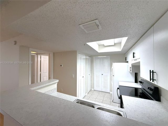 5045 Wiles Rd 201, Coconut Creek, FL 33073
