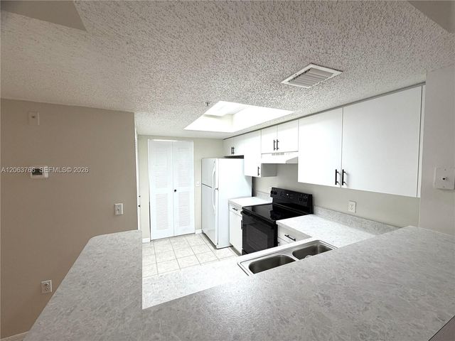 5045 Wiles Rd 201, Coconut Creek, FL 33073